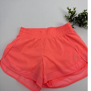 Athleta Mesh Racer Run 4" Shorts in Island Coral‎ Pocket Running gym 
 XS